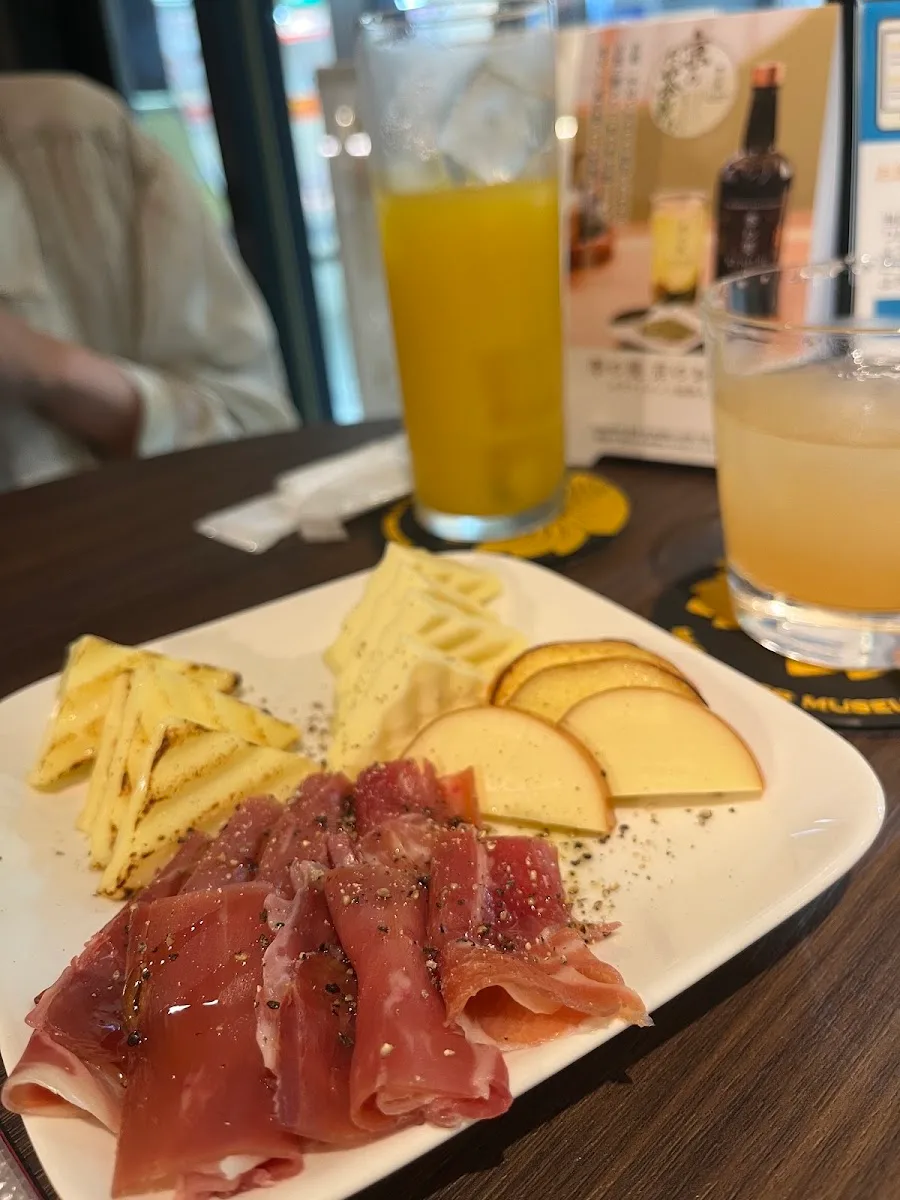 お酒の美術館 東武浅草駅地下コンコース店 · 11