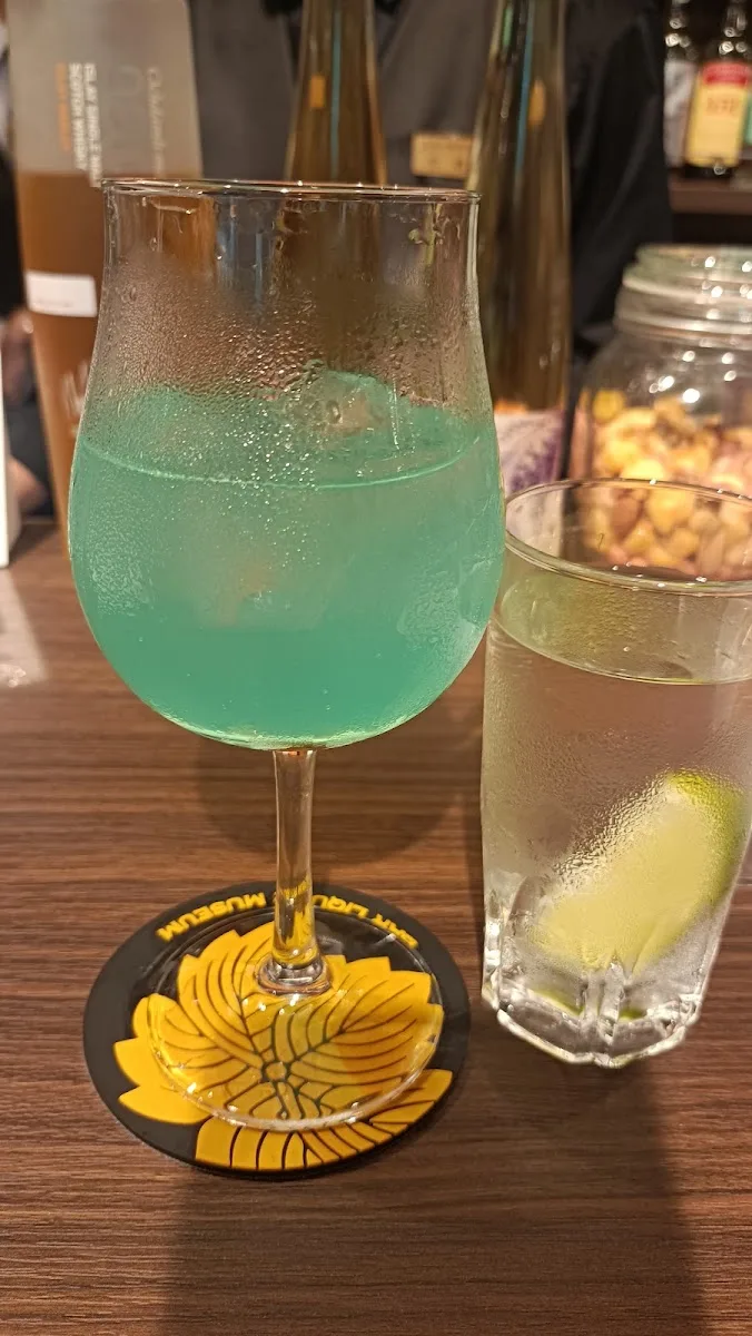 お酒の美術館 東武浅草駅地下コンコース店 · 5